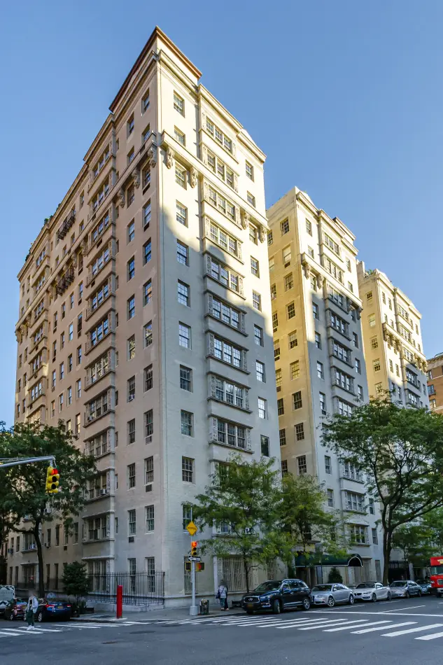 Exterior photograph of 829 Park Ave